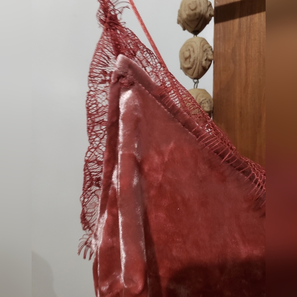 Kimchi Blue crushed velvet lingerie tank. New with tag. - Picture 7 of 10